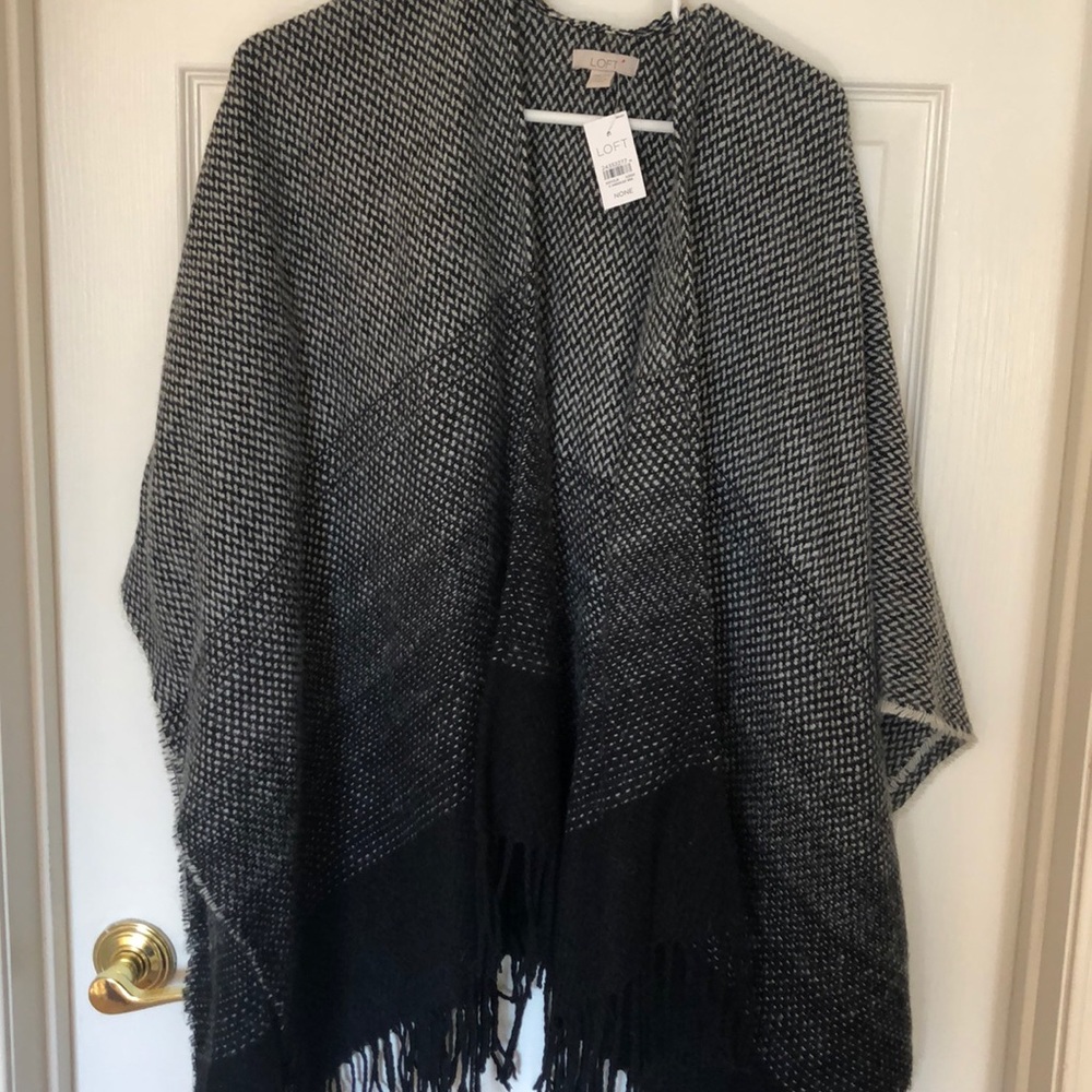 Anna Taylor Wrap. Light weight orig$79